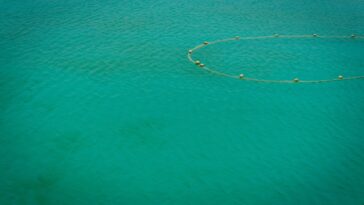 Au milieu du vortex du Pacifique flottait depuis 2018 une barrière de 600 m si vaste qu'on la voyait du ciel : quatre mois...
