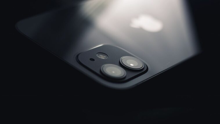 C'est fini pour l'iPhone qui ne se plie pas : en septembre 2026, Apple en sort un à 2 400 $ mais trois pays seulement le v...