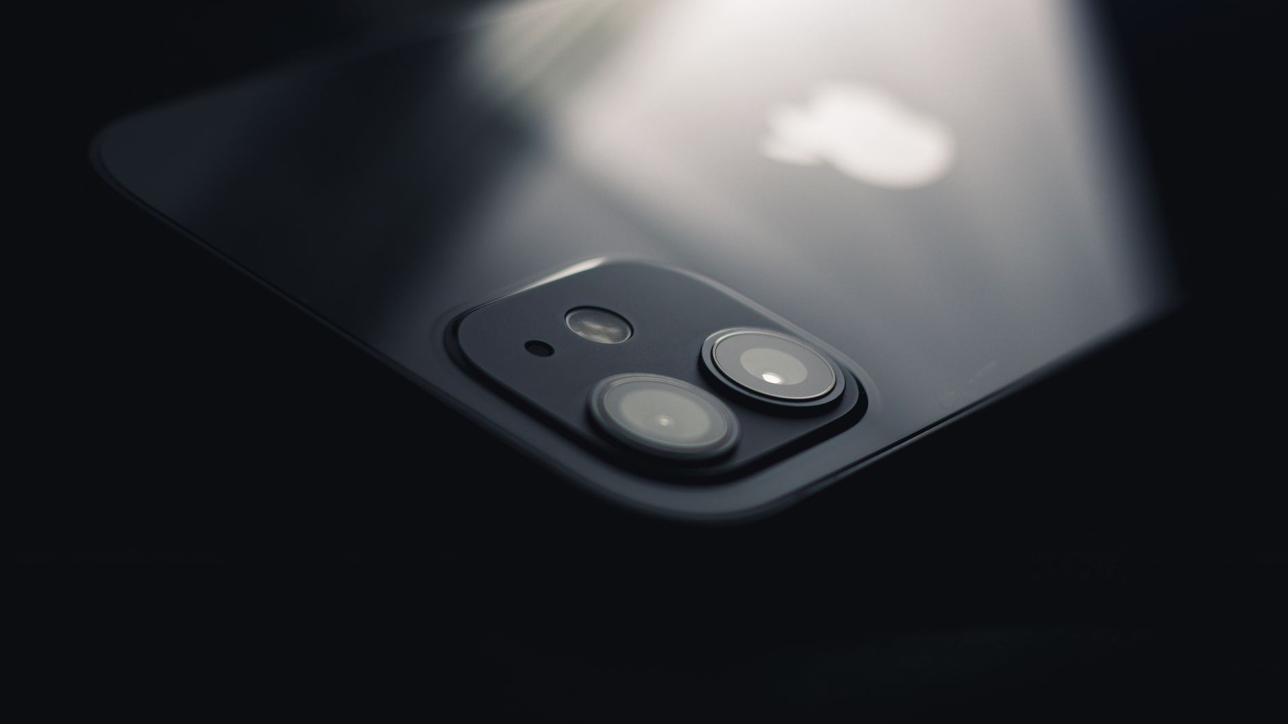 C’est fini pour l’iPhone qui ne se plie pas : en septembre 2026, Apple en sort un à 2 400 $ mais trois pays seulement le verront