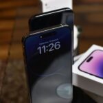 C'est fini pour la grosse pastille noire en haut de l'écran : en septembre 2026, l'iPhone Pro arrive avec une version rétr...