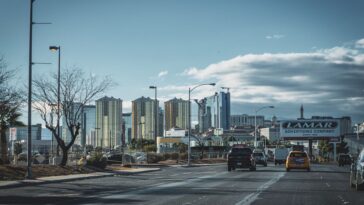 En lâchant des milliers de robotaxis dans les rues de Las Vegas, le Nevada a littéralement rayé le chauffeur du Strip