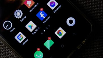 Fini l'assistant qui lit l'écran et les notifications : ce système quitte enfin les Pixel et débarque sur les pliables Mot...