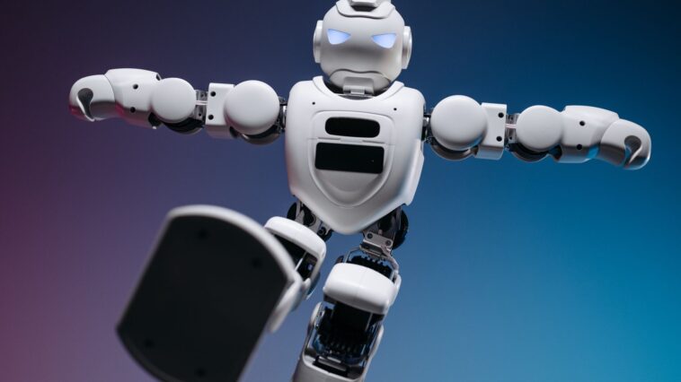 Fini l'humanoïde chinois qu'on ne voyait que dans des vidéos : une usine française vient d'en commander et le premier post...
