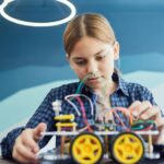 Fini la manette pour piloter un robot : à VivaTech, deux sociétés françaises ont posé un casque sur une tête et l'humanoïd...