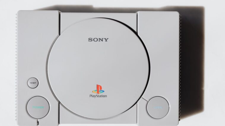 Fini le jeu qu'on prête à un copain le week-end : Sony éteint ses presses avant la PS6 et l'occasion ne suivra pas