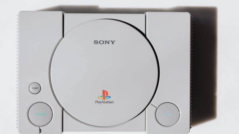 Fini le jeu qu'on prête à un copain le week-end : Sony éteint ses presses avant la PS6 et l'occasion ne suivra pas