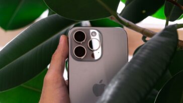 J'ai coupé le réseau de mon iPhone 15 Pro juste pour voir si la traduction tenait : quelques secondes plus tard, j'ai comp...