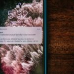 J'ai laissé l'IA d'Apple résumer mes notifications sur l'écran verrouillé juste pour gagner du temps : au troisième messag...