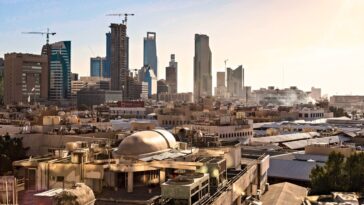 L'Arabie saoudite a lancé une ville de 170 km pour 9 millions d'habitants : en 2030, seuls 2,4 km sortiront vraiment de terre