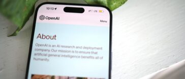 OpenAI a payé 6,5 milliards de dollars le studio de Jony Ive en 2025 : son premier appareil n'aura pas un seul écran à all...