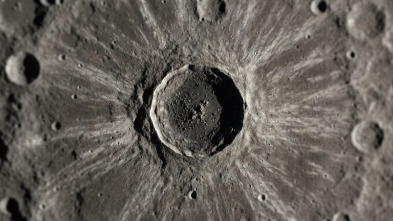 Plus personne n'ira ramasser ce qui tombe sur la Lune : voici le trou de 18 mètres qu'un étage de Falcon 9 a laissé début ...