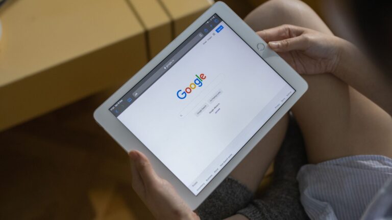 Plus personne ne verra le bouton Recherche sur la page d'accueil de Google : voici ce qui prend sa place chez certains uti...